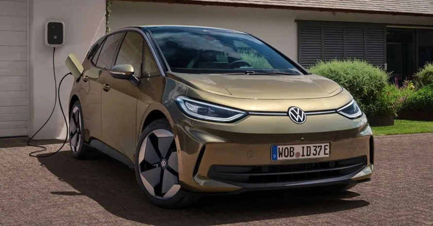 Volkswagen планирует снять с производства свежий электромобиль ID.3  Член совета директоров Volkswag