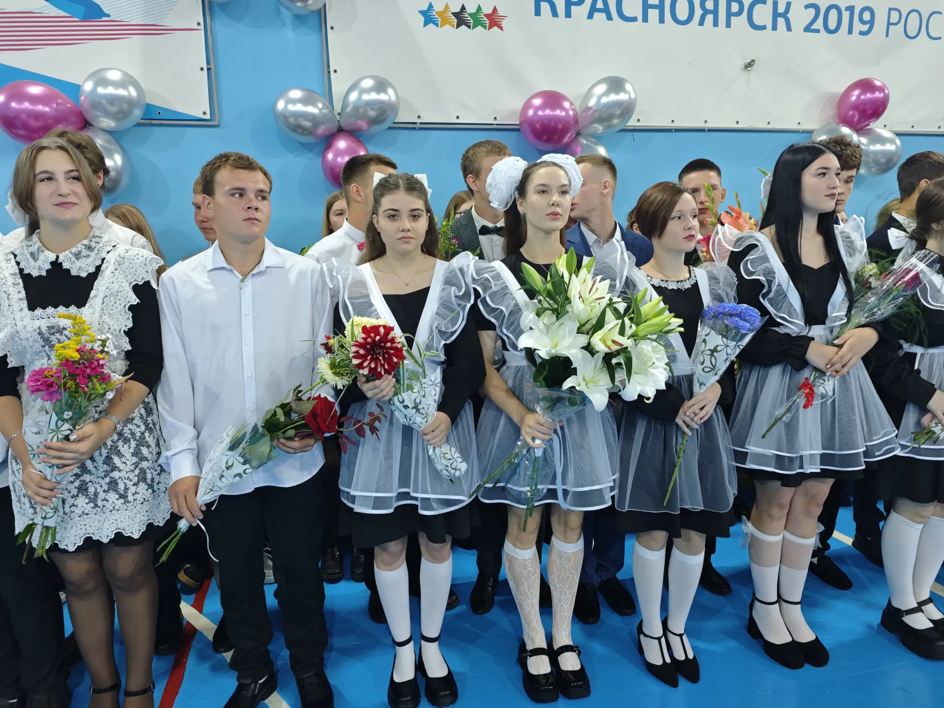 Дорогие выпускники, уважаемые педагоги и родители! Поздравляем вас с праздником, завершающим главный