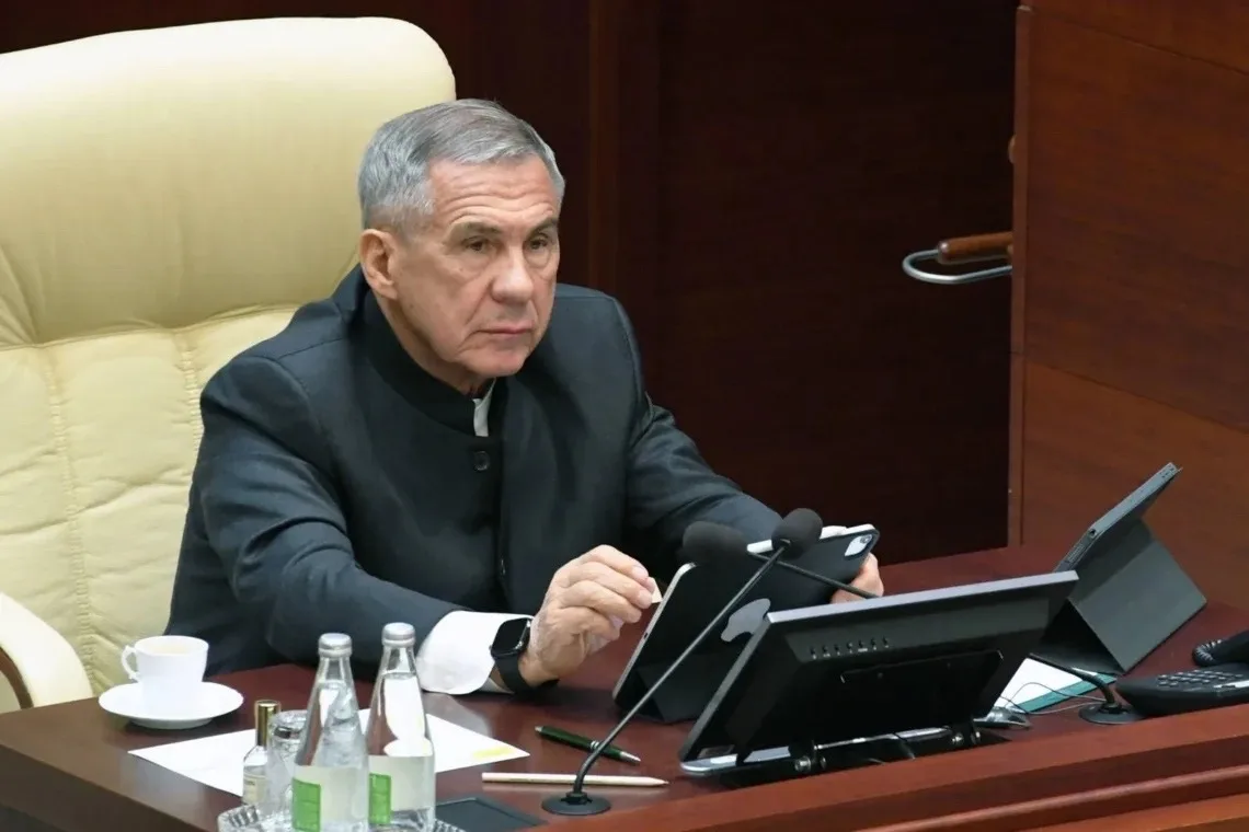⚡️Минниханов поручил усилить защиту предприятий от атак БПЛА

Раис Татарстана Рустам Минниханов пору