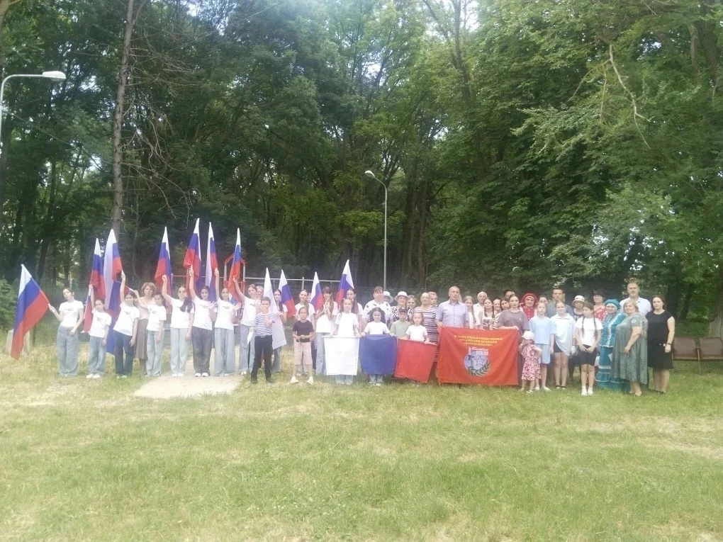 В клубе хутора Крупско-Ульяновского прошёл концерт ко Дню России «Родина моя — Россия!» 🇷🇺
Програм