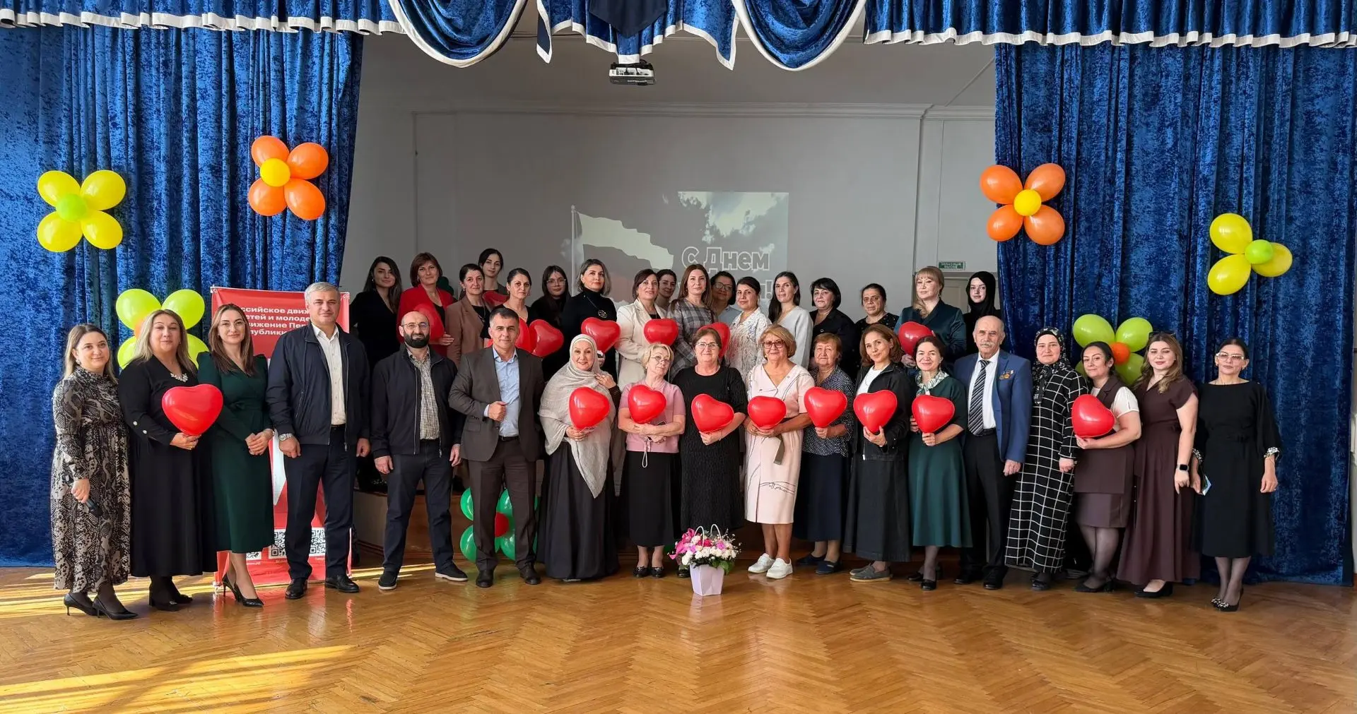 В Каспийске прошли мероприятия, посвящённые Дню учителя. Депутаты городского собрания п...