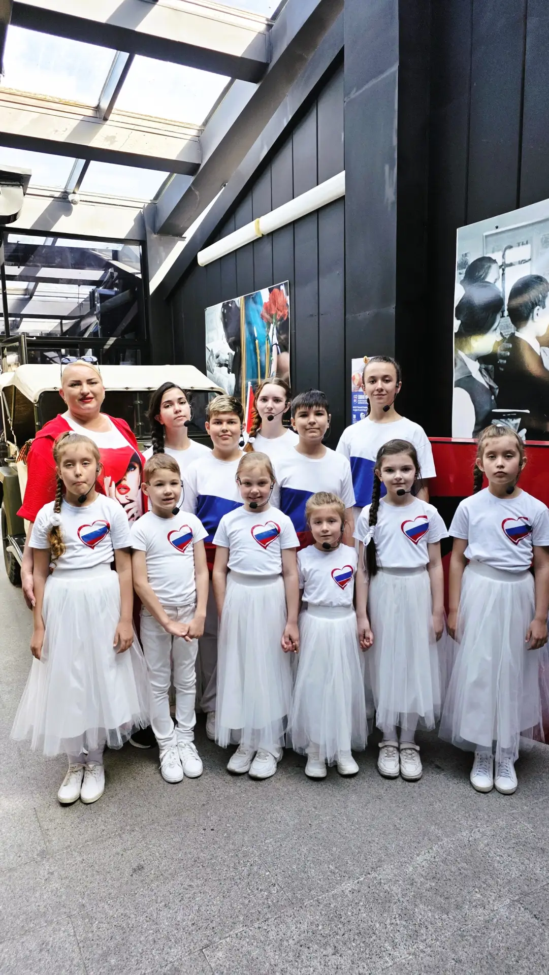 Вокальный коллектив «Лучики огнецвета» Дворца культуры им. В.В. Куйбышева г. Донецка, руководитель А