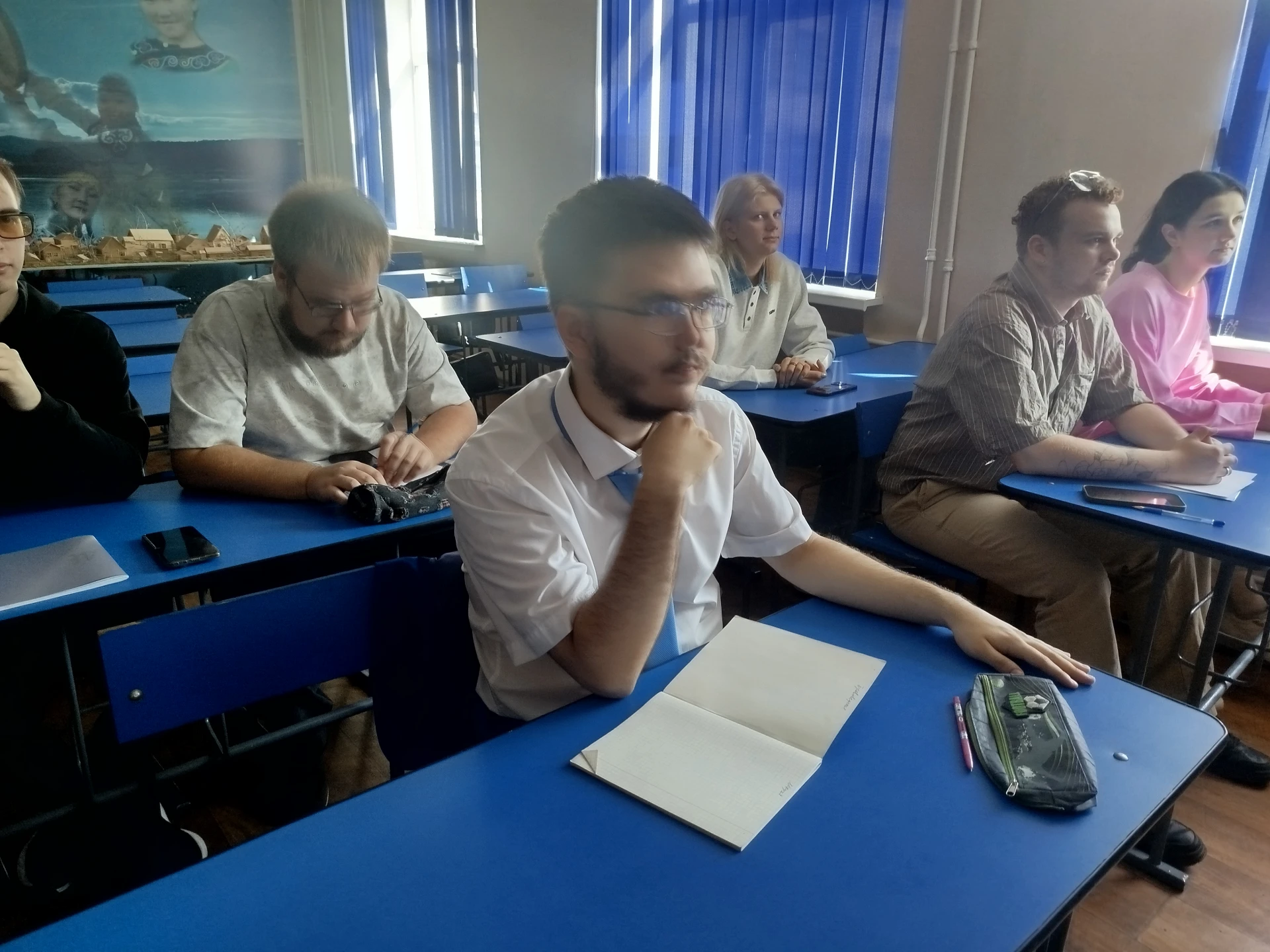 🕊️ 3 сентября на факультете истории и юриспруденции АмГПГУ прошла лекция-беседа, приур...