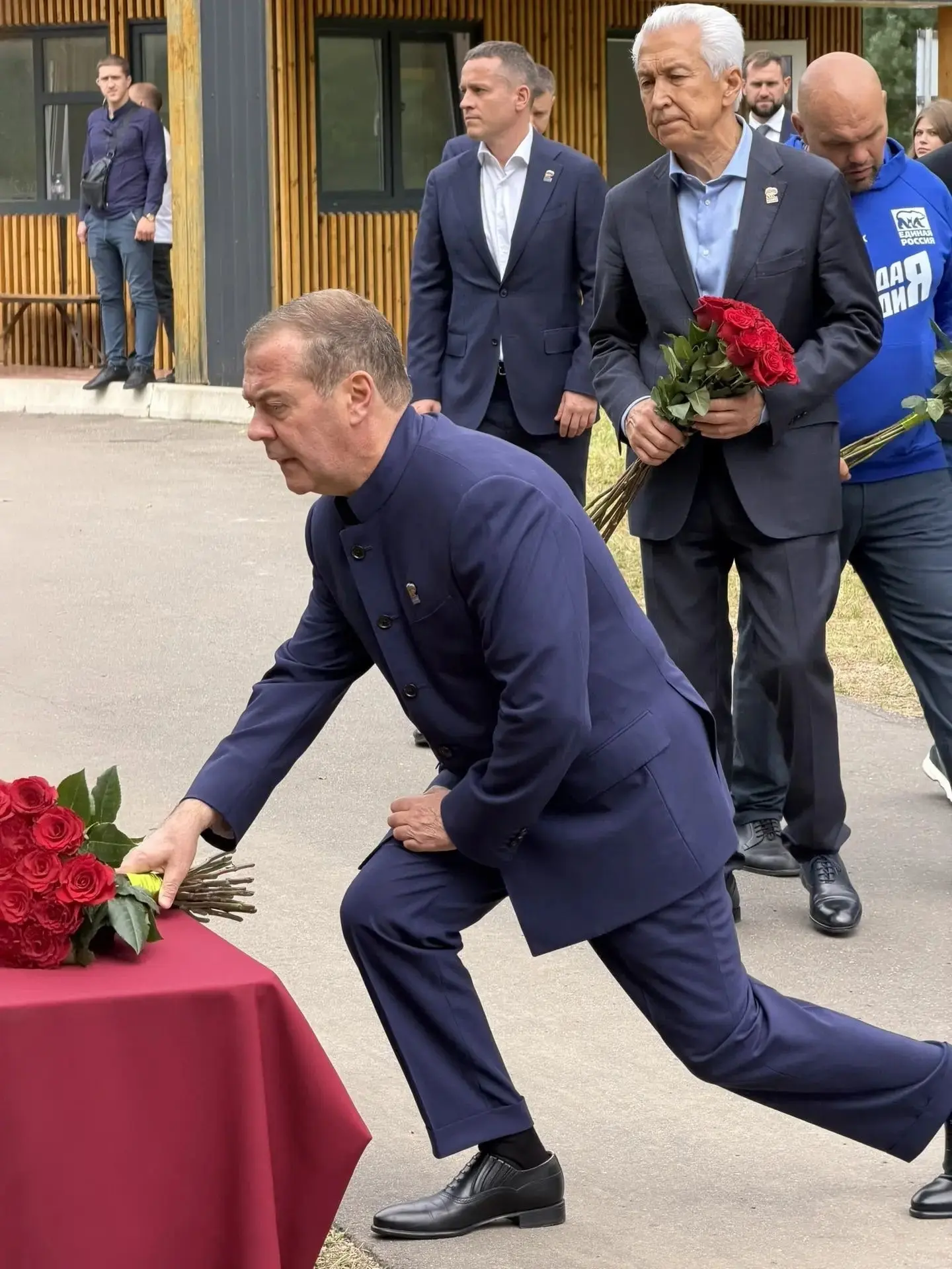 ⚡️ В Тверскую область сегодня приехал Дмитрий Медведев 
 
В Ржевском округе он вместе с другими офиц