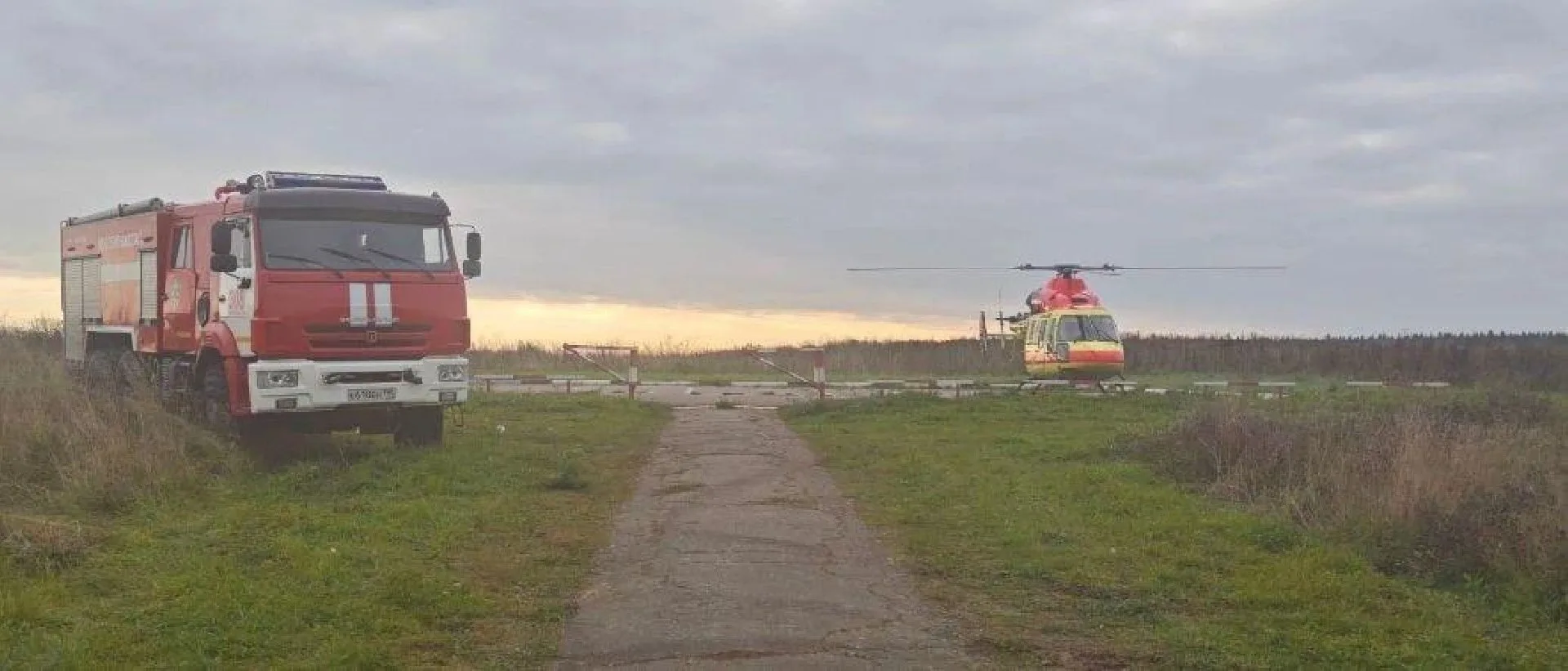 В Можайском районе спасатели помогли вертолету санитарной авиации совершить посадку.