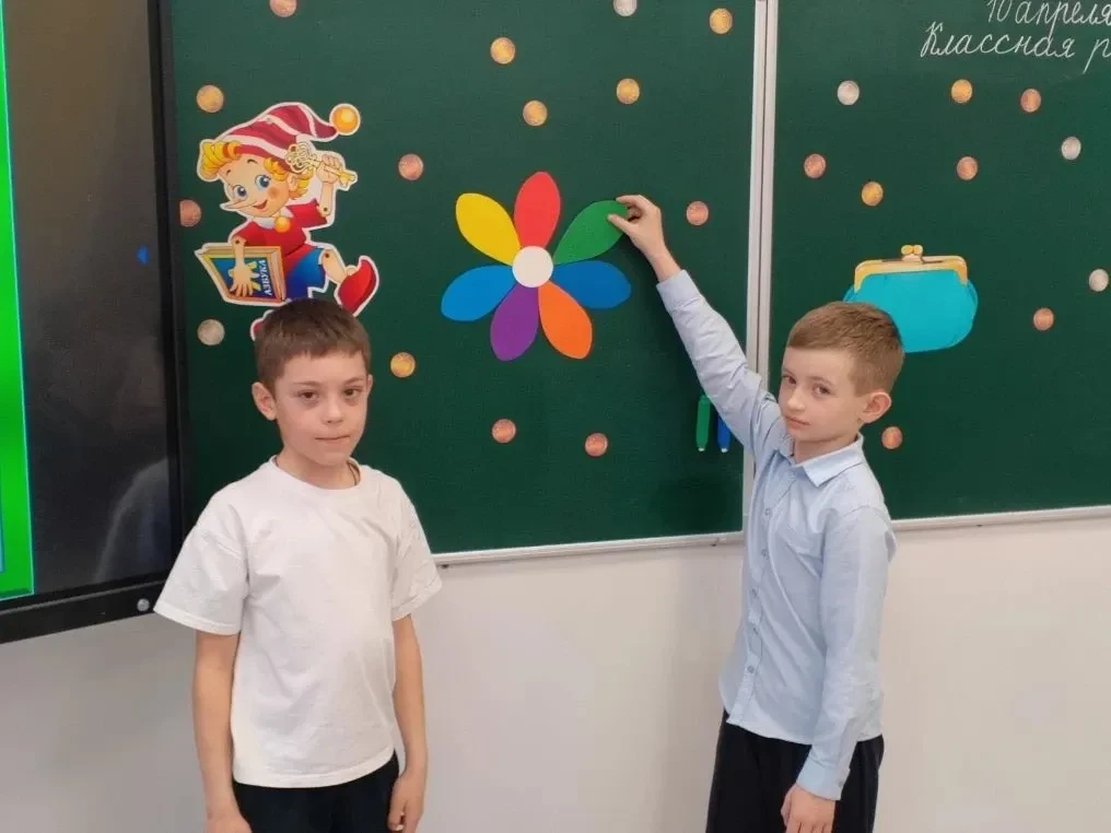 📍 Наши первоклассники из 1 «В» и 1 «Г» классов приняли участие в Неделе финансовой грамотности и отп