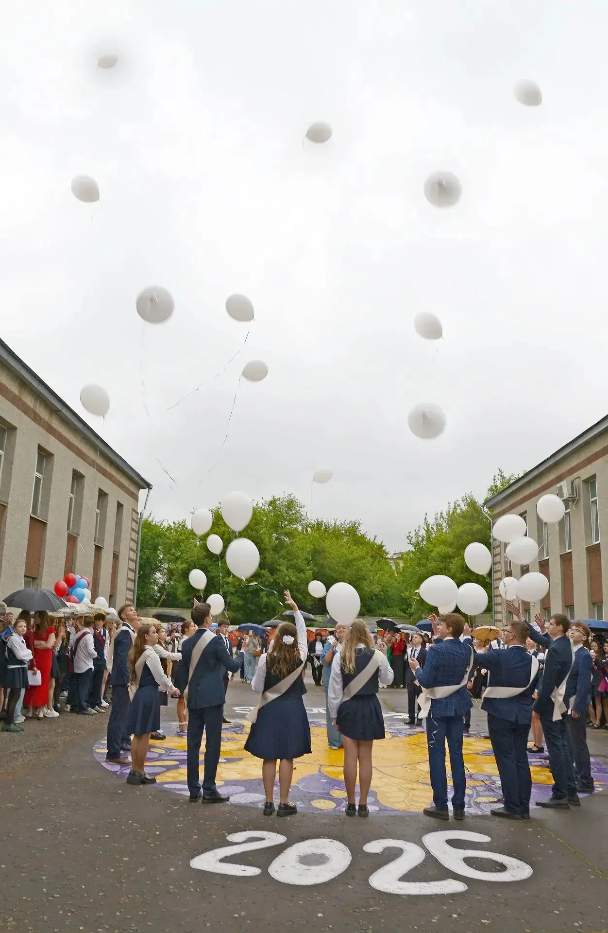 📣 В МОУ «Гимназия №19» прошла торжественная линейка «Последний звонок»! 🎓✨