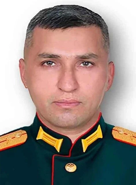 Лейтенант Джамшед Гадоев вместе со своей штурмовой группой выполнял боевую задачу по овладению позиц