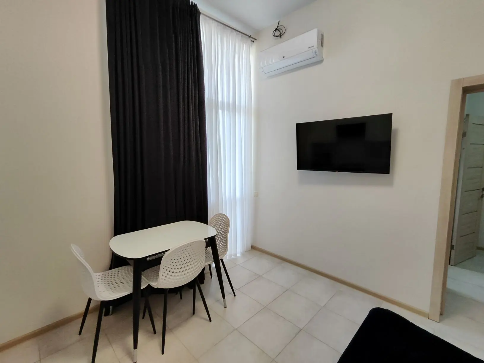 #ЯЛТА 🏡 р-н Спартак  🅿️ Парковка бесплатная!  Сдам 2-к квартира 42м²  ❗В квартире две изолированные 