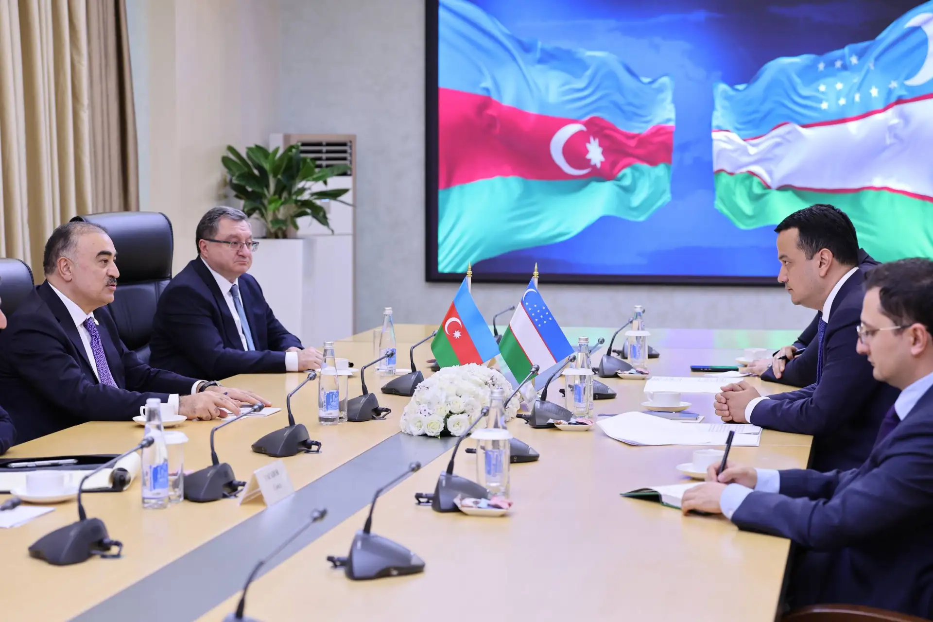 🇺🇿 🇦🇿 Узбекистан и Азербайджан готовятся нарастить взаимный товарооборот до $1 млрд...