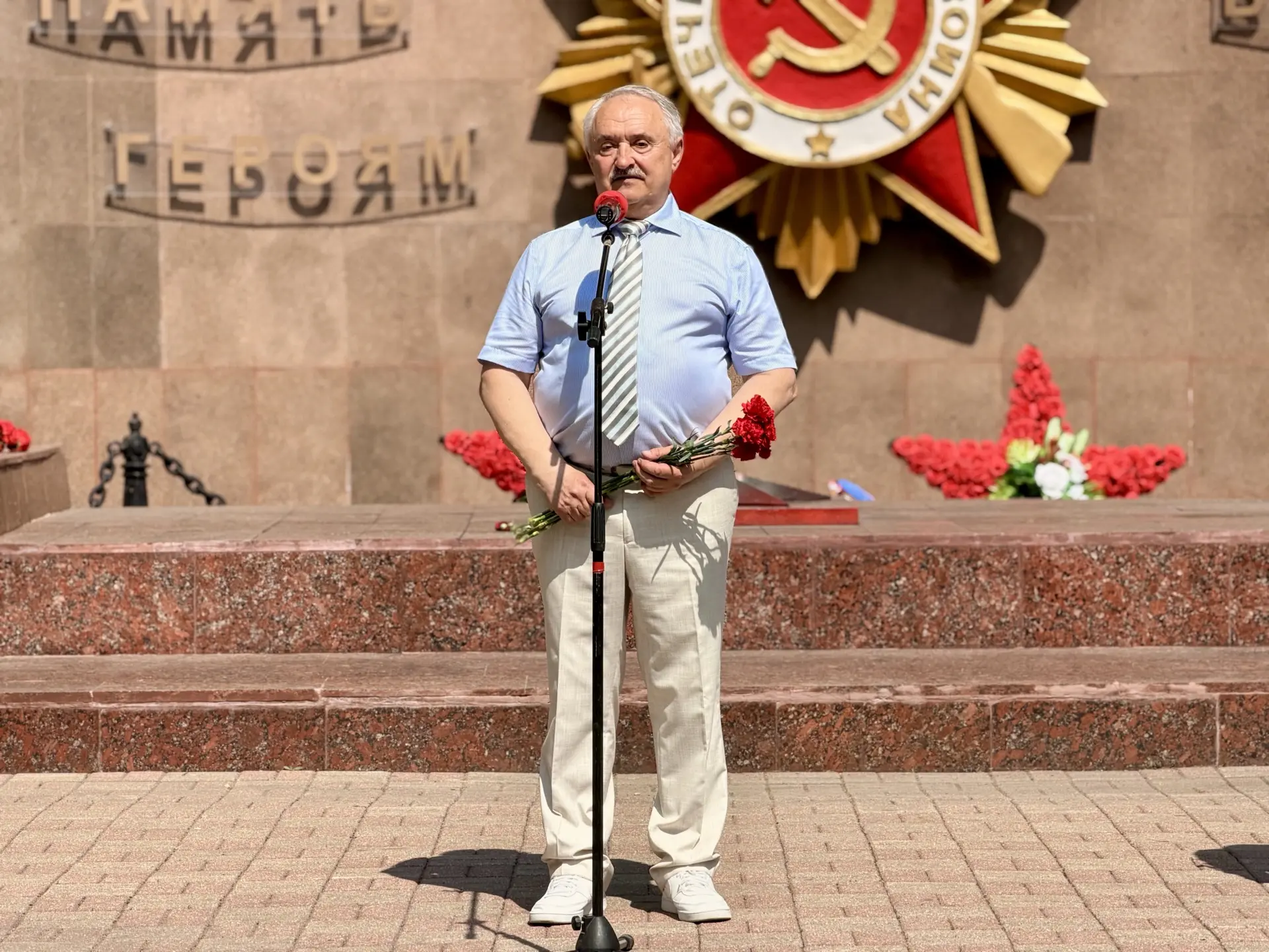 В юбилейный 795-й год Можайка в парке Победы у Вечного огня прошла традиционная Вахта памяти  Здесь 