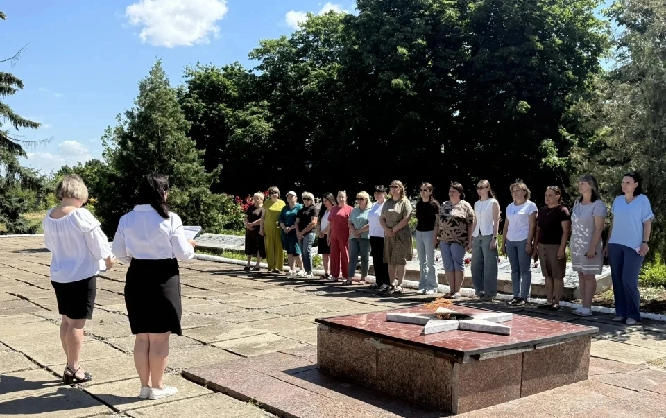 Сегодня 22 июня в День Памяти и Скорби состоялось возложение цветов к мемориалу участникам  Великой 