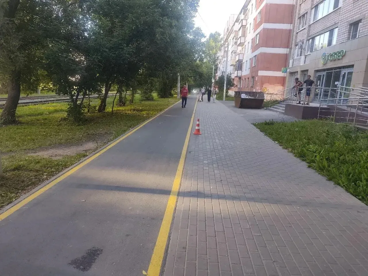Водитель электросамоката, при движении по тротуару, совершил наезд на пешехода