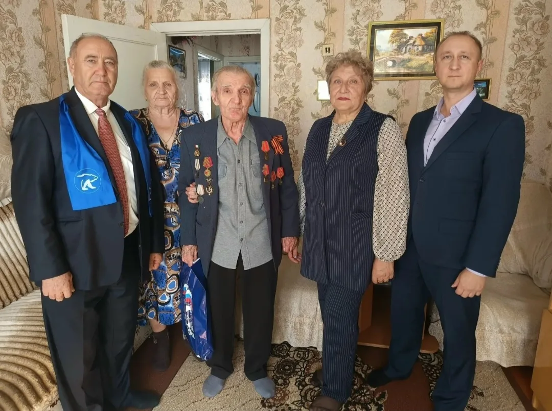 С особой теплотой и благодарностью чествуем наших уважаемых ветеранов