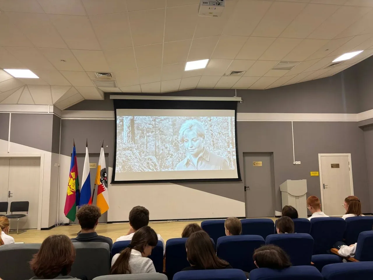 🇷🇺🇷🇺🇷🇺Сегодня школьное самоуправление нашей школы провело для старшеклассников Киноурок по фильму А 