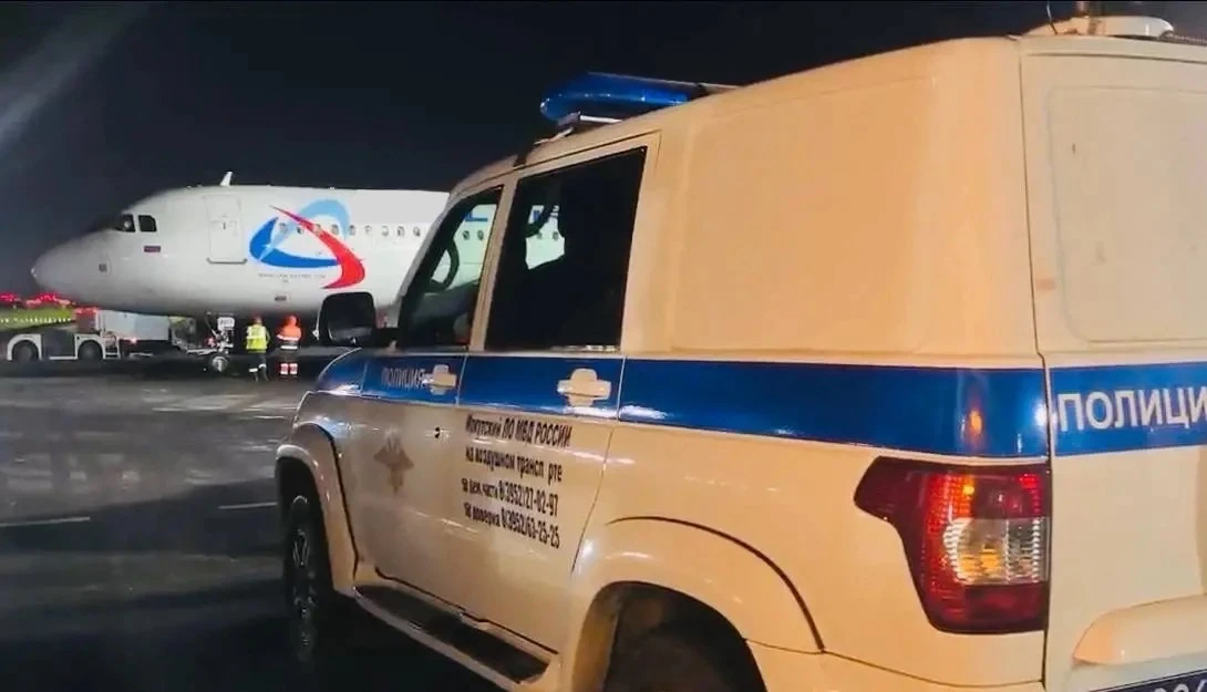 ✈️👮‍♂️В иркутском аэропорту двое пассажиров не допущены к вылету за нарушение порядка