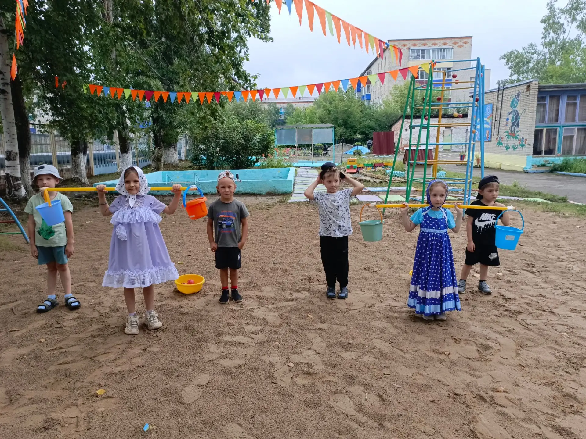 🍎Яблочный Спас — это важный праздник в России, который отмечают 19 августа. В этот ден...