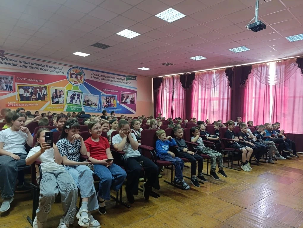 ВТОРОЙ ДЕНЬ В РИТМЕ ПДД

📍 Второй день лагеря в самом разгаре!
Сегодня к нам пришла настоящая «Азбу