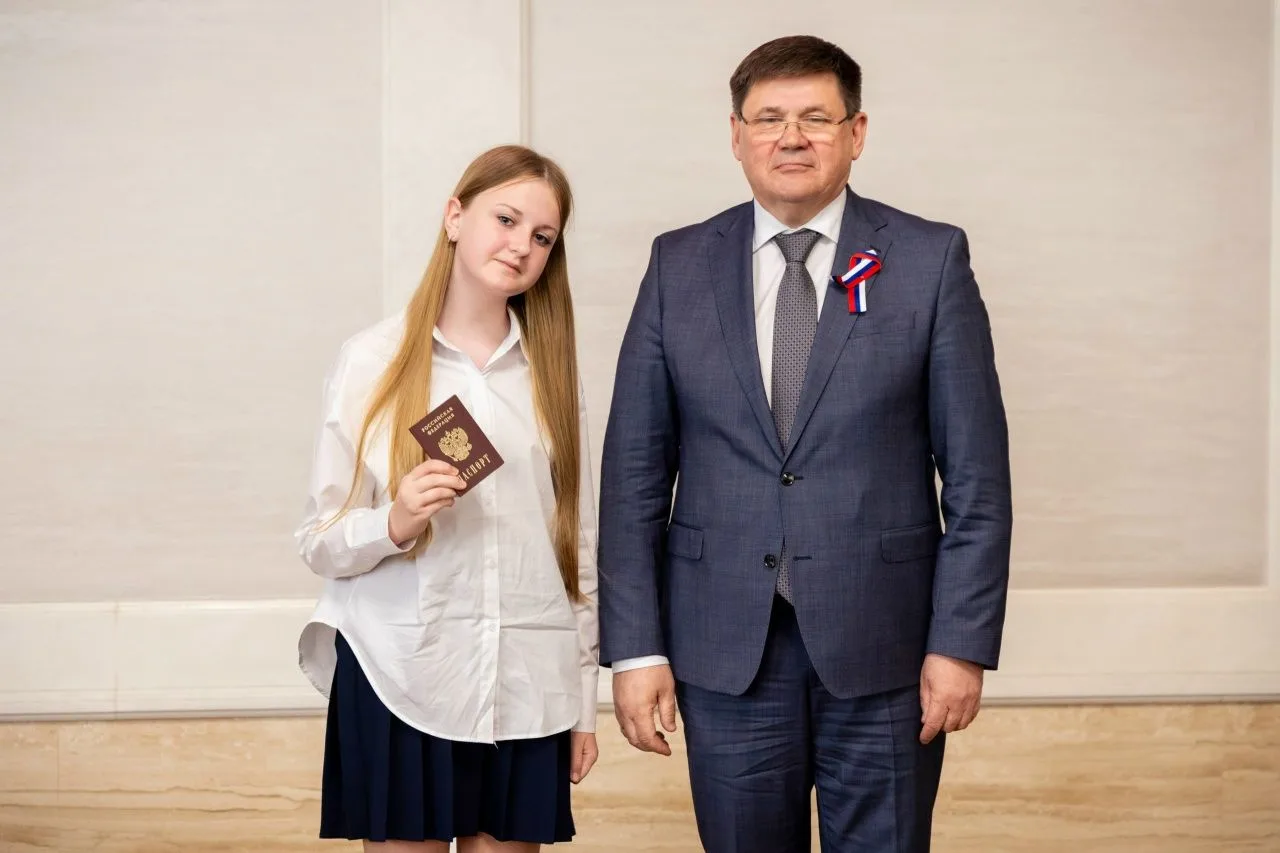 Первое получение паспорта – важный шаг во взрослую жизнь.
 И вдвойне приятнее и ответственнее, когда