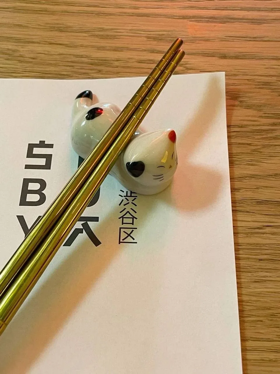 🥢 В Японии не принято класть палочки, направляя на кого-то