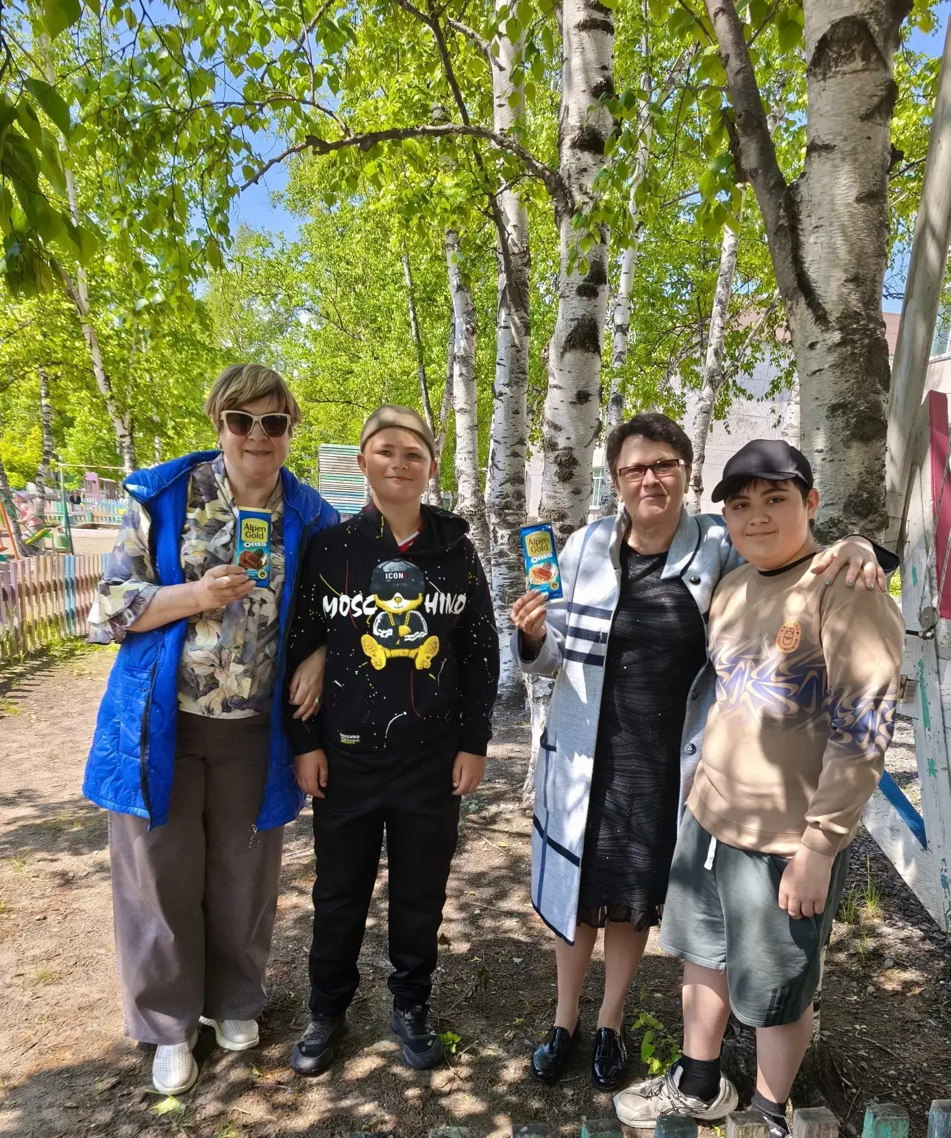 Когда детство остаётся в сердце ❤️

Выпускники детского сада вырастают, идут в школу, заводят друзей