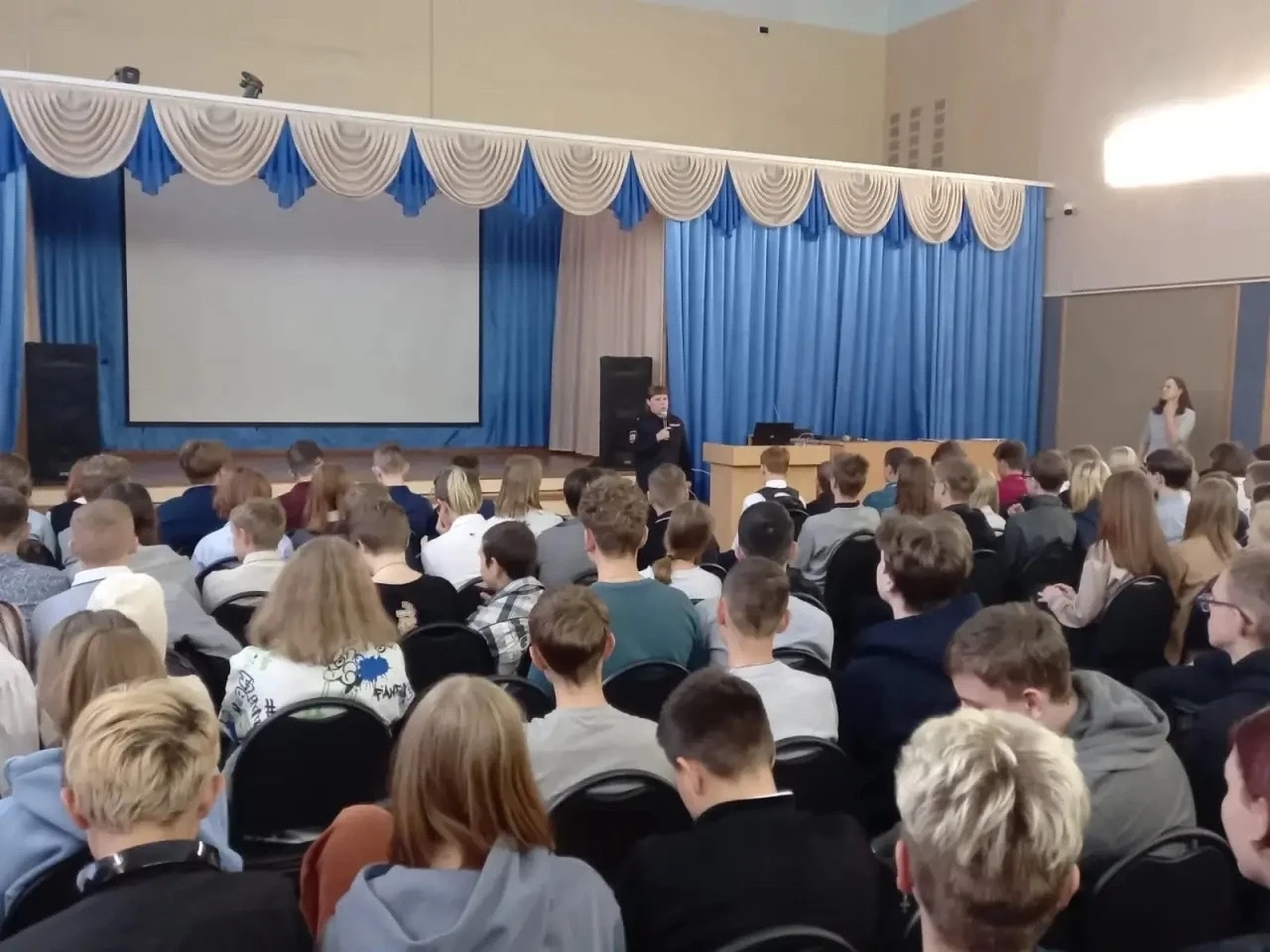 В Полевском полицейские напомнили школьникам об ответственности за правонарушения