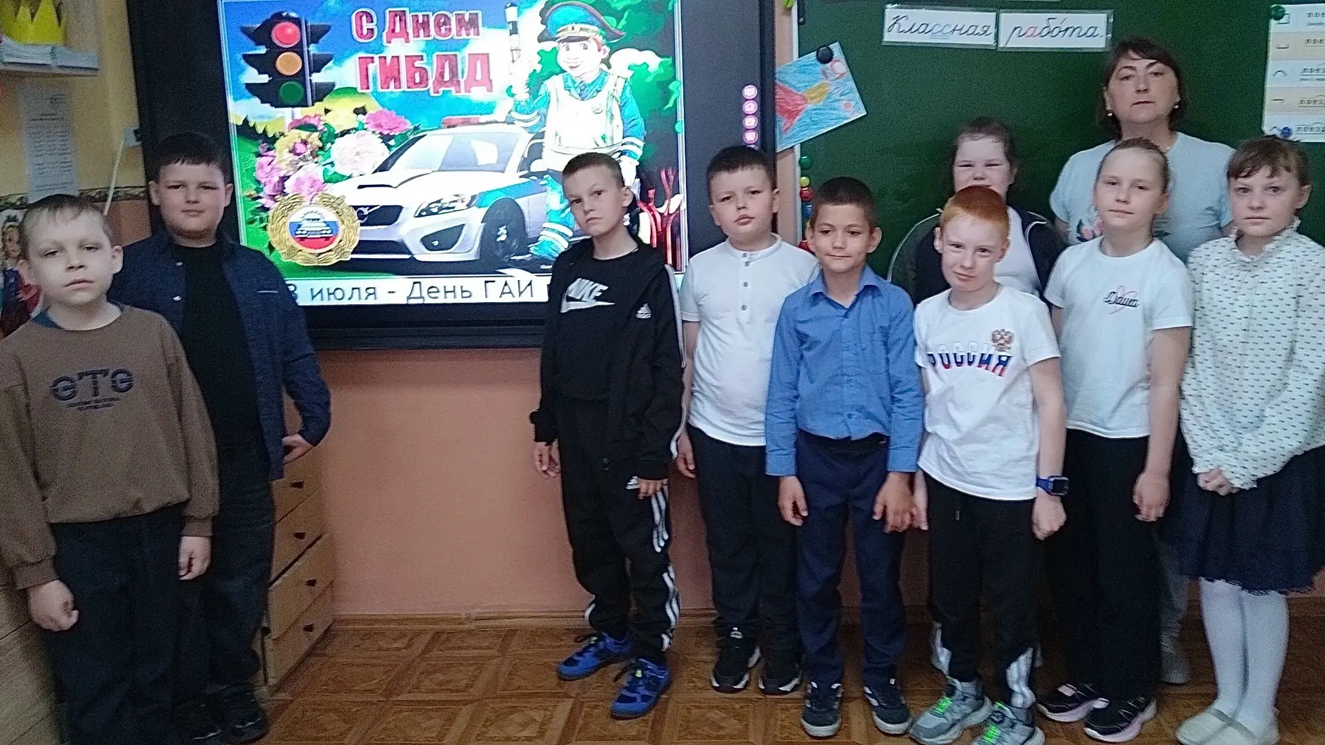 🥳 Свои искренние поздравления сотрудникам ГАИ передают юные инспекторы движения, воспи...