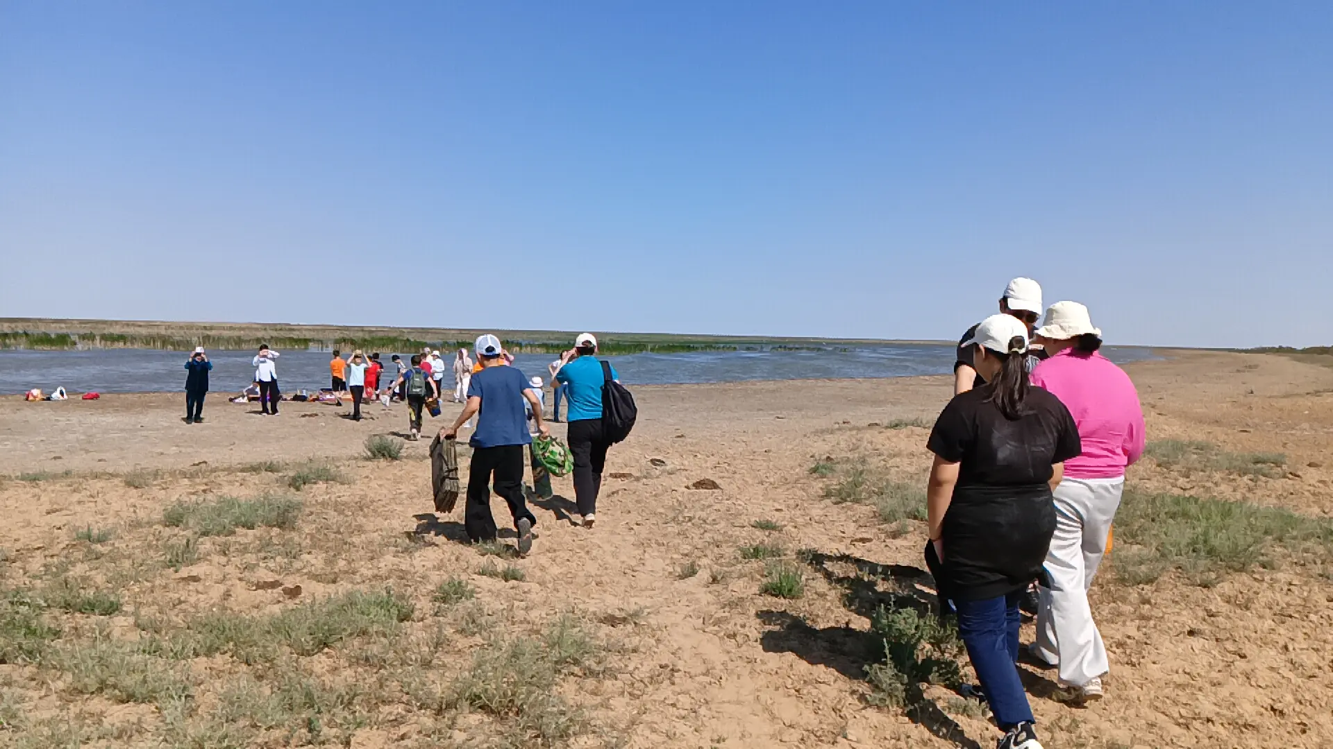 Мы сегодня не просто сходили в поход — мы уехали в детство! 🏞️✨