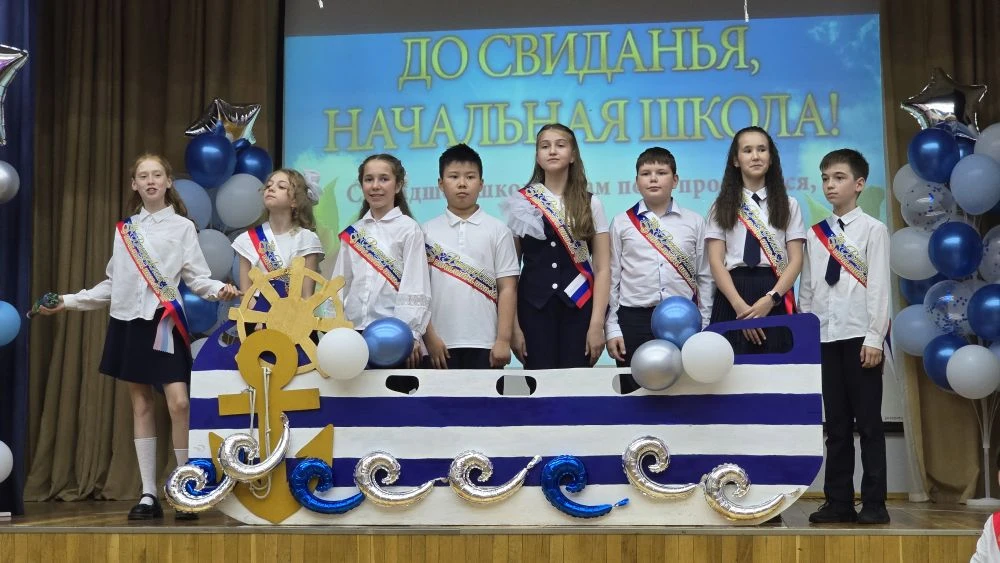 🎉 Прощай, начальная школа! Последний звонок — 2026  💐🎒 Промчались 4 года как один миг. Ещё вчера пер