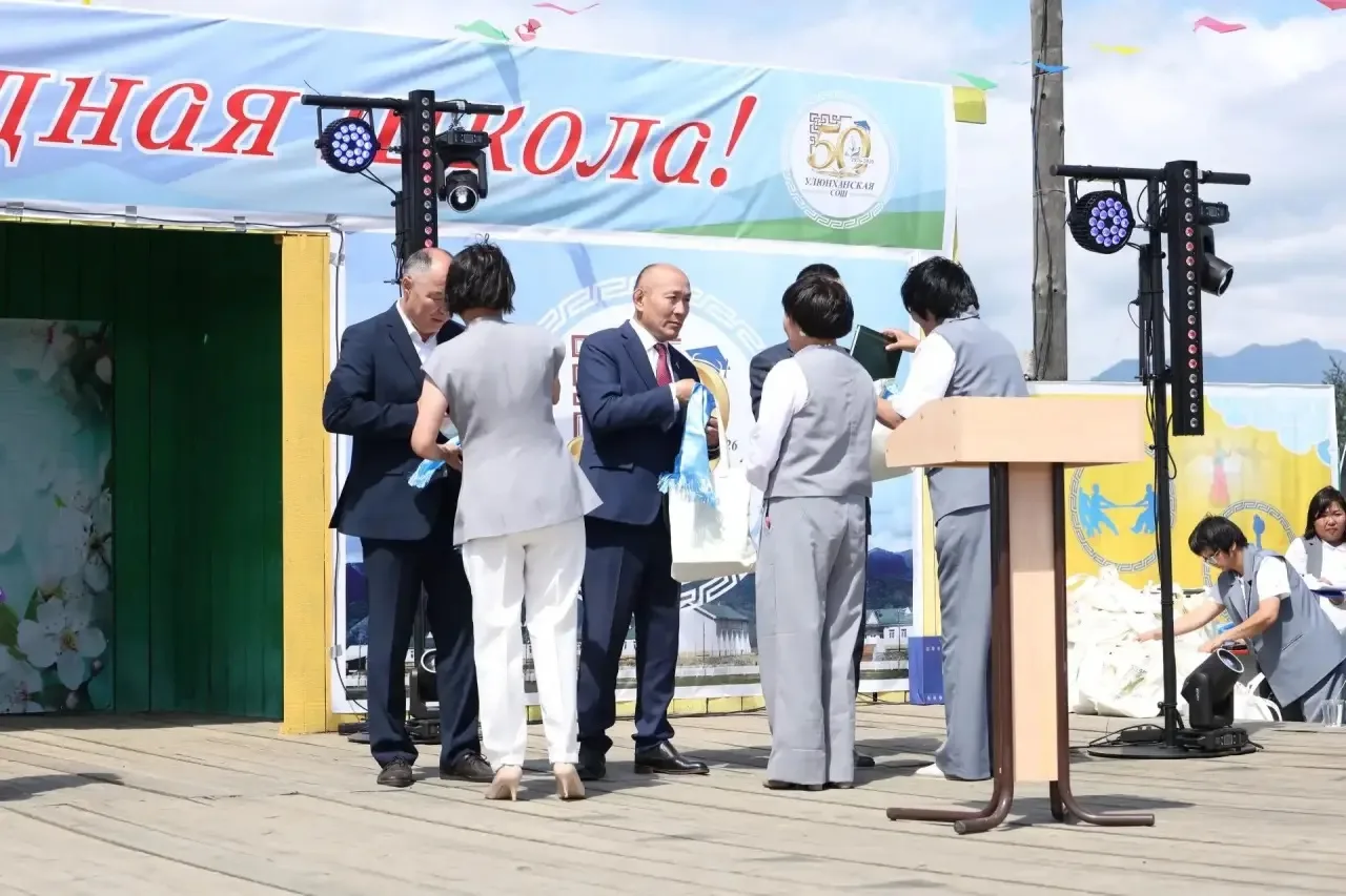 Улюнханская средняя общеобразовательная школа Курумканского района отпраздновала свой 50-летний юбил