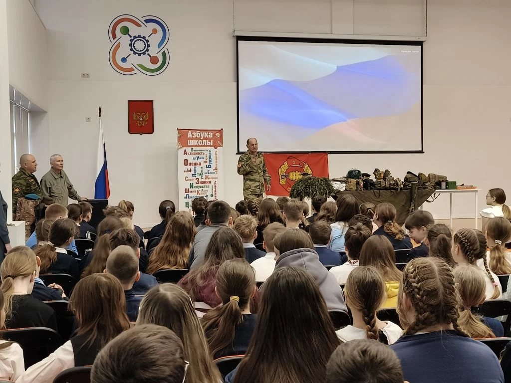 ВСТРЕЧА С ЗАЩИТНИКАМИ ОТЕЧЕСТВА   🗓 9 апреля для обучающихся 5–6 классов прошла познавательная встре
