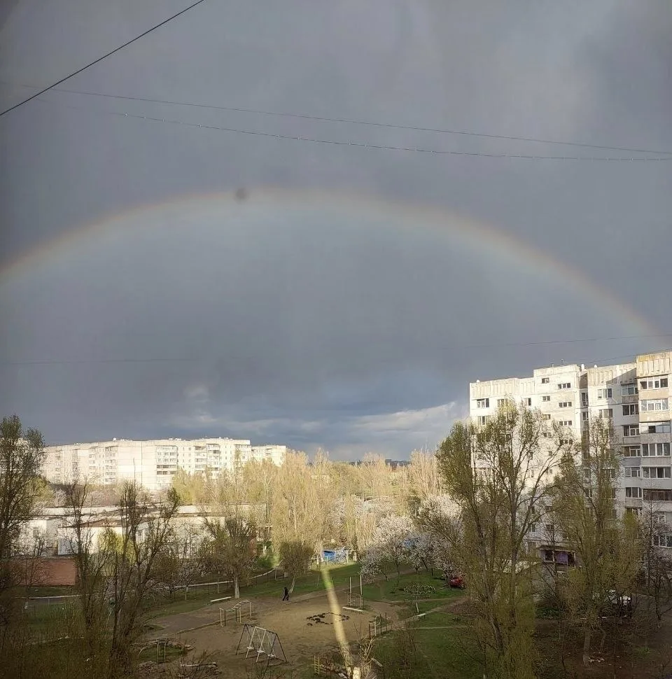 🌈После дождя над городом появилась невероятно красивая радуга