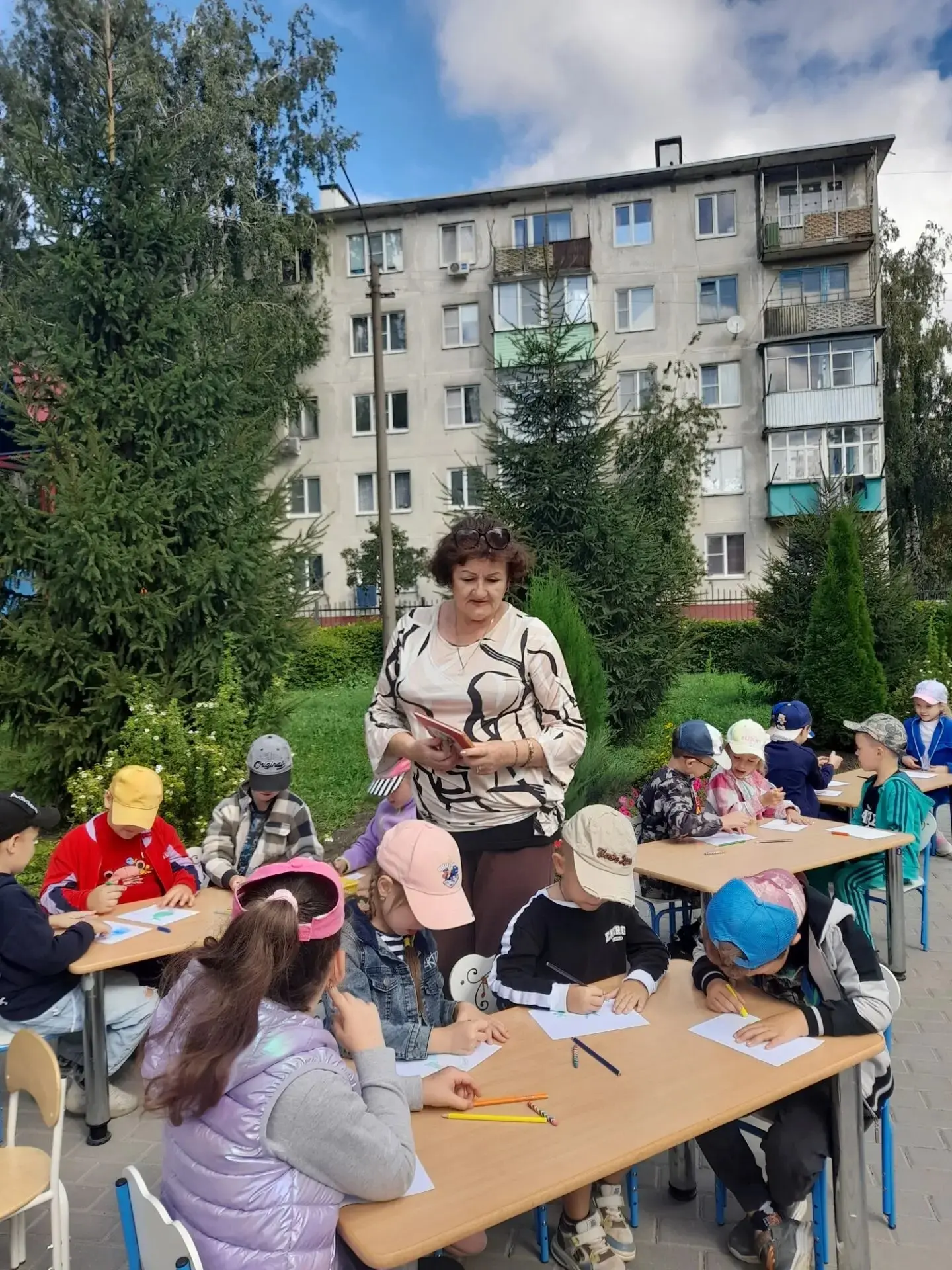 27 августа в рамках Международной акции «Книжка на ладошке» библиотека семейного чтения...