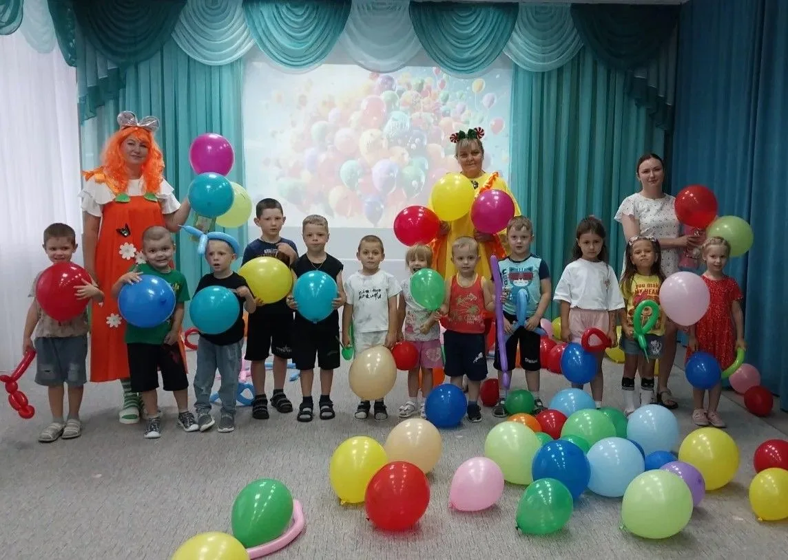 🎈Сегодня мы побывали в гостях у детского сада "Весёлый ручеёк" на празднике Дня воздушных шаров! 🎈