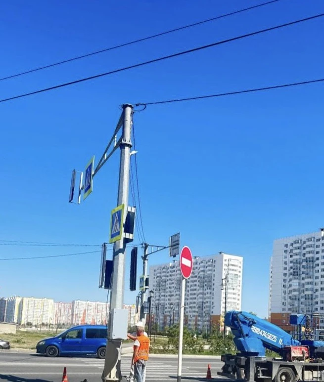 🚦 На улице Ленина, после кольца «Лукойла», в районе «Морской Горгиппии», ведётся устан...