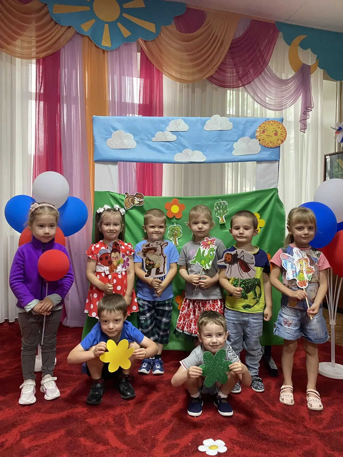 Музыкальное развлечение « Маленькая букашка в крапинку рубашка!»