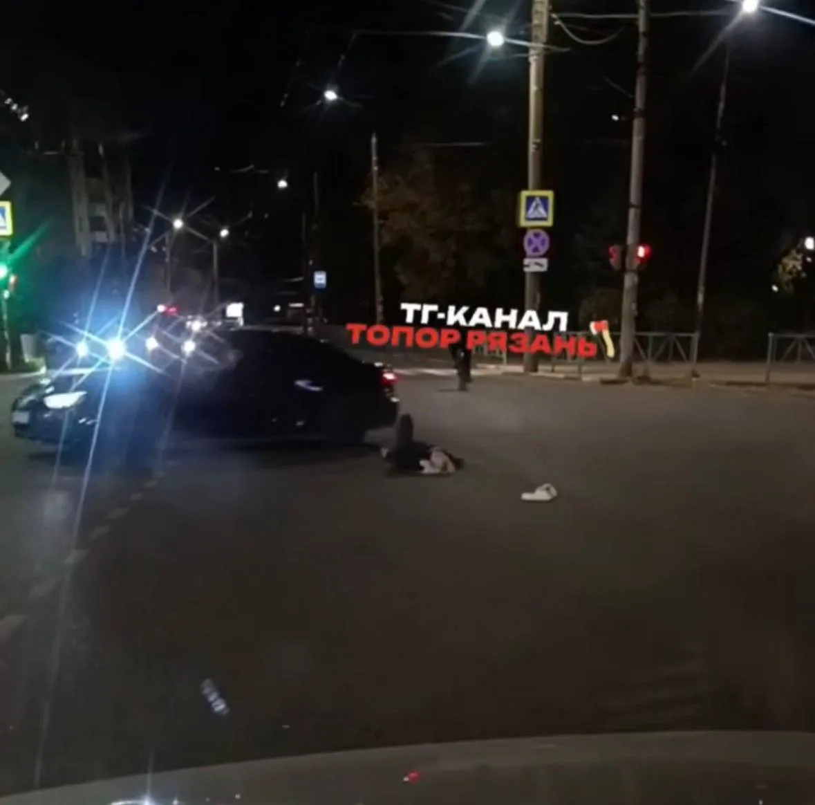 Девушка легла посреди проезжей части возле Полетаевского рынка
