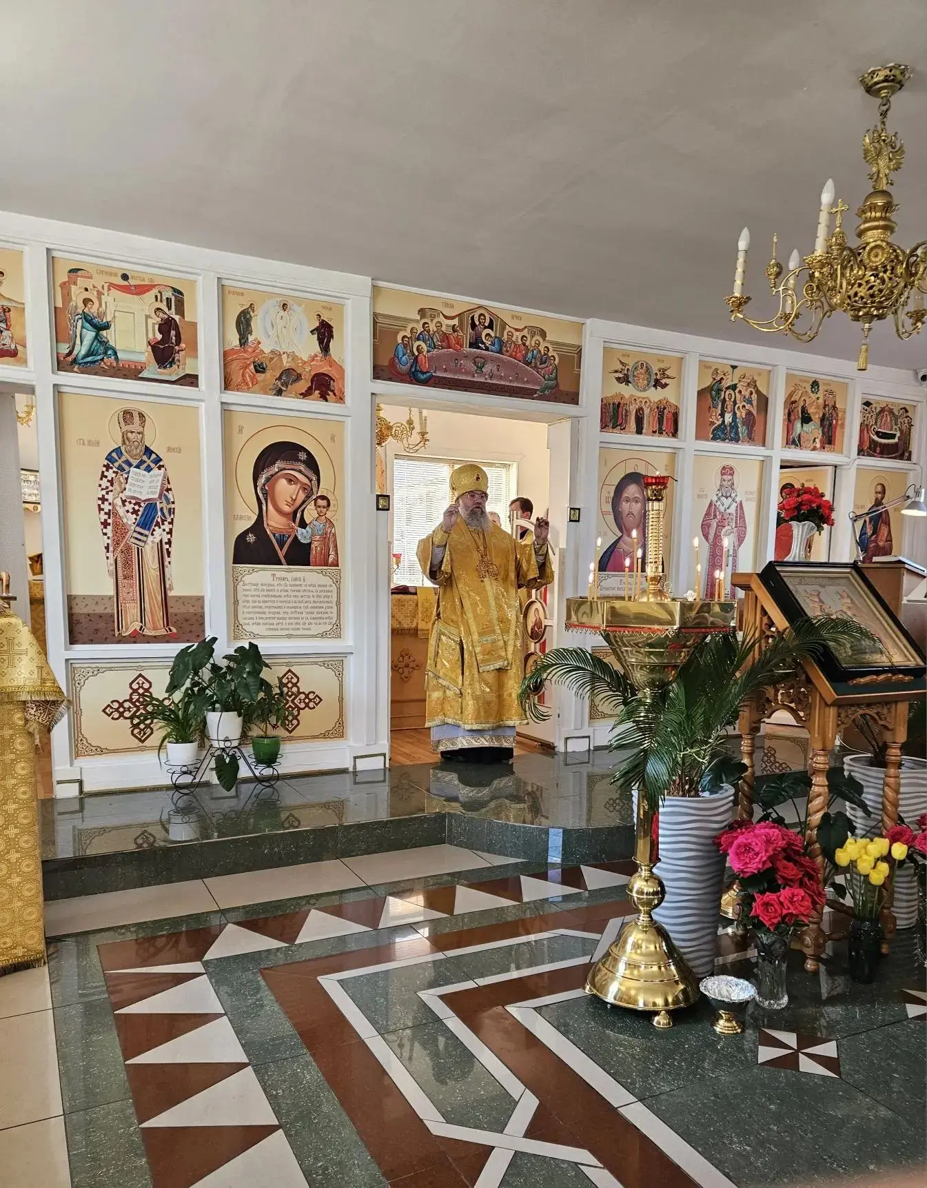 Сегодня утром в Курильске в храме Богоявления Господня архиепископ Южно-Сахалинский и Курильский Ник