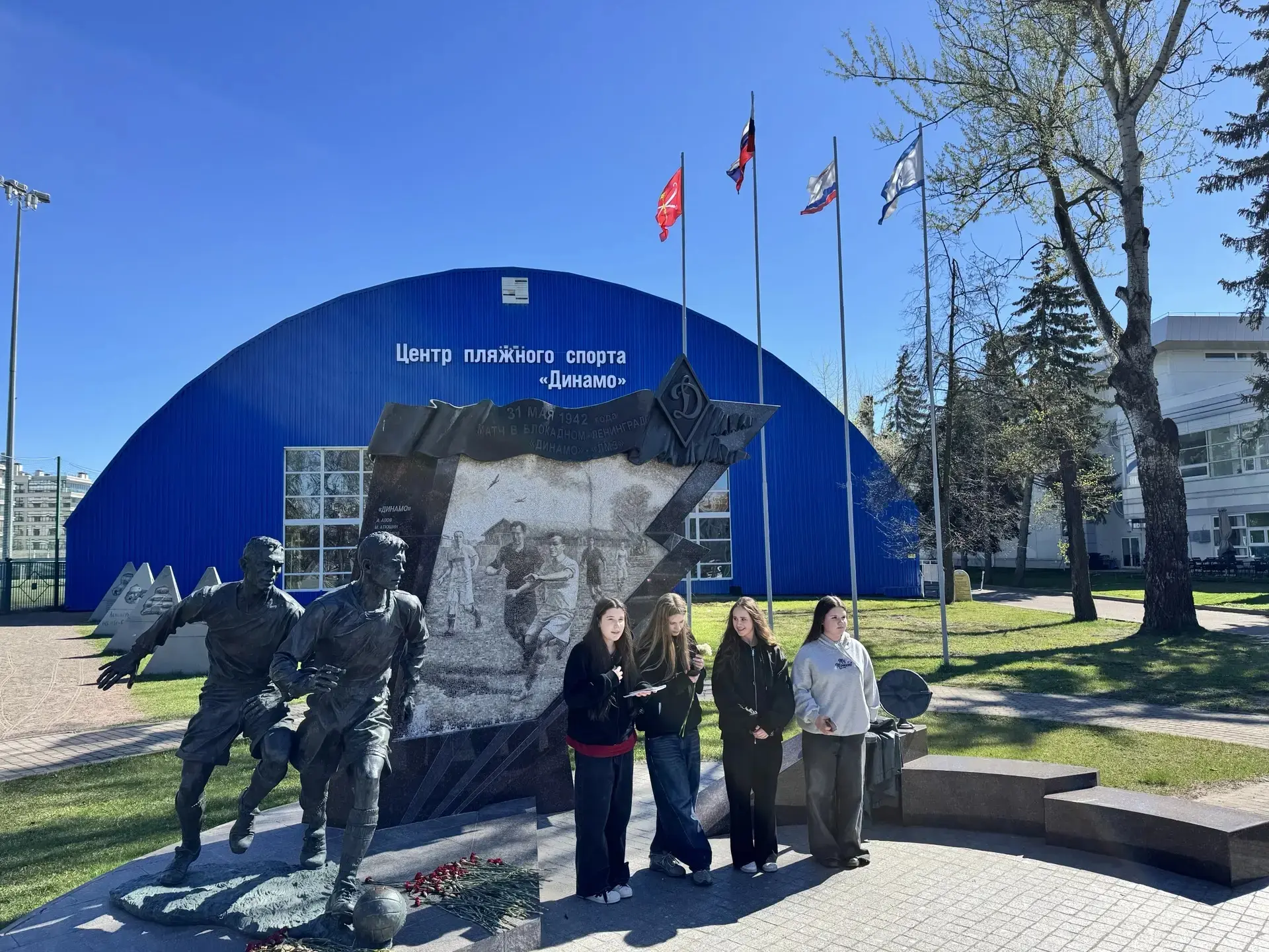 📍 Традиция памяти: экскурсия по Крестовскому острову  В канун 9 Мая, Дня Победы, наши восьмиклассник