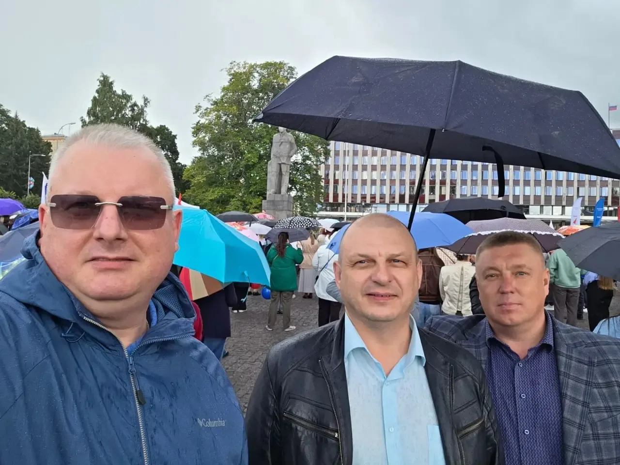 🇷🇺 Сегодня на Советской площади было многолюдно, здесь проходил митинг-концерт в чест...