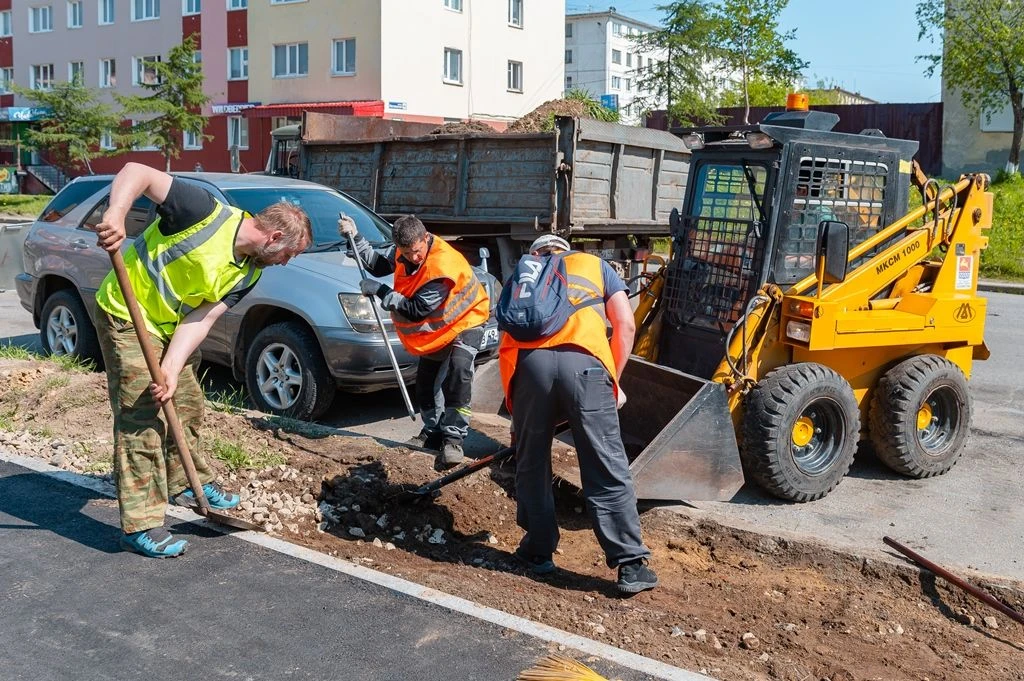 Городские службы продолжают текущее благоустройство областного центра
Среди задач учреждений: подмет