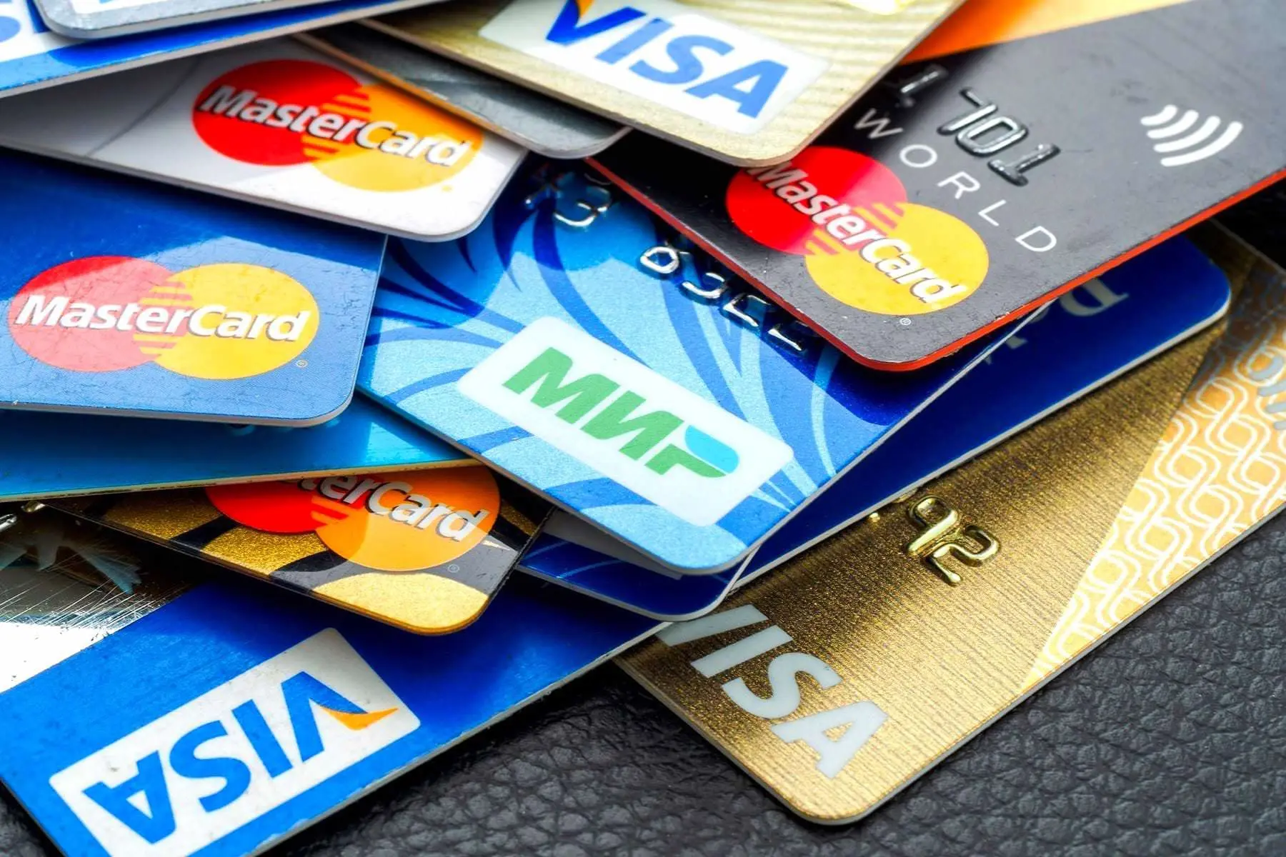 ⚡️ 17-летний подросток из Тувы перепродавал чужие банковские карты мошенникам