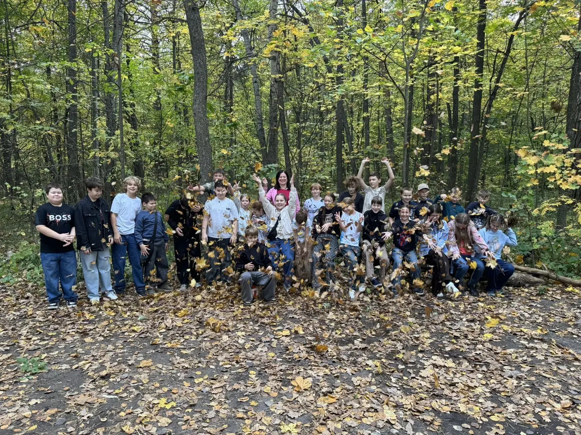 Поход в лес-  время для крутой компании! 🍂