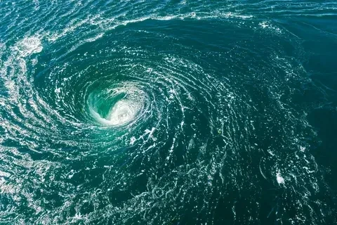 🌀 Мальстрём: водоворот, который пугал моряков веками 🌊Когда-то про Мальстрём слагали ...
