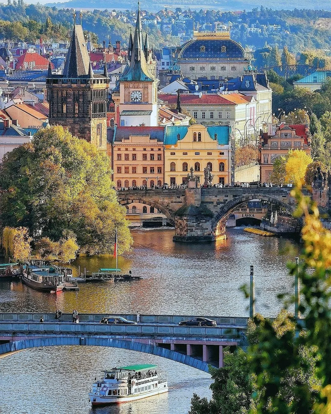 Чарующая Прага: там, где старинная готика переплетается с невероятным уютом.