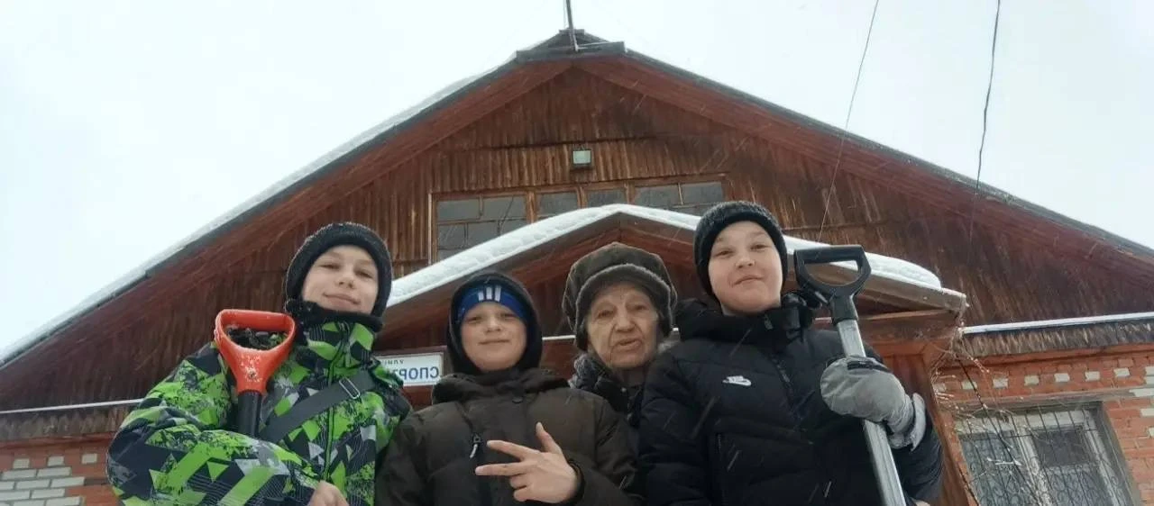 У волонтеров не бывает выходных  Сегодня представители волонтерского отряда «Здоровое поколение» шко