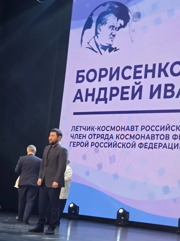 65-ЛЕТИЮ ПОКОРЕНИЯ КОСМОСА ПОСВЯЩАЕТСЯ...  Не перевелись ещё на Руси юные "кулибины" и "самоделкины"