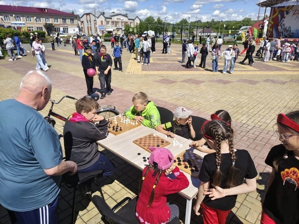 🌺 Сегодня, 01 июня 2026 года, в с. Янтиково возле Дома культуры прошел яркий праздник, посвящённый 