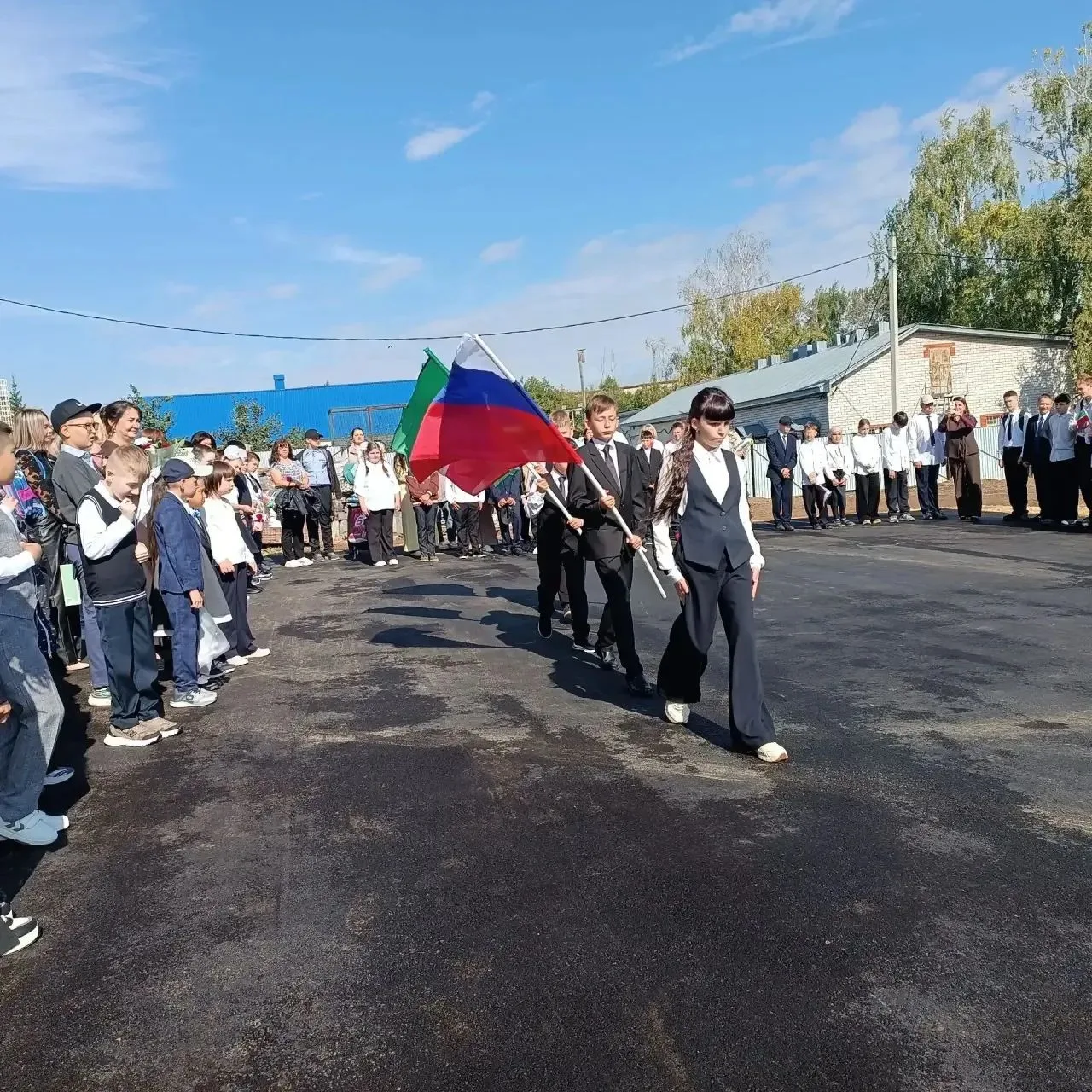 Торжественная линейка, посвященная празднику День знаний.                              ...