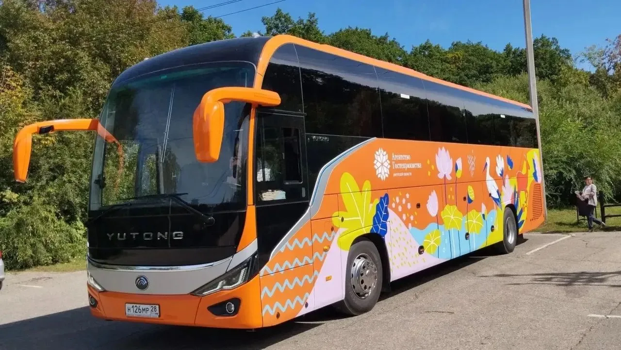 🚌 В Благовещенске впервые прошла автобусно‑пешеходная экскурсия‑выставка к 217‑летию М...